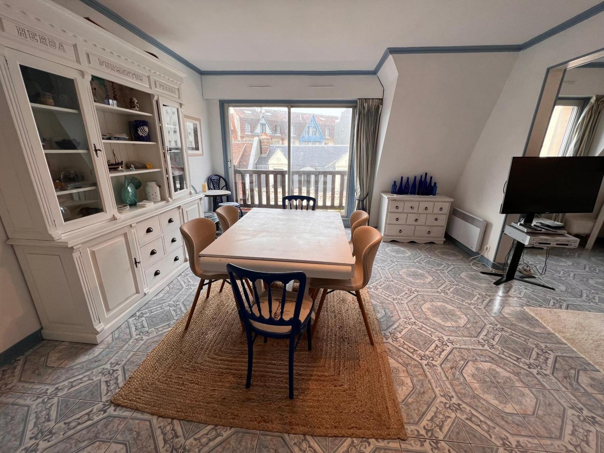 Duplex En Plein Centre, 3min Apartment Deauville